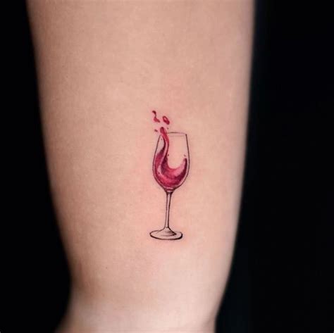 Las 10 mejores ideas e inspiración sobre tatuajes copas de vino。